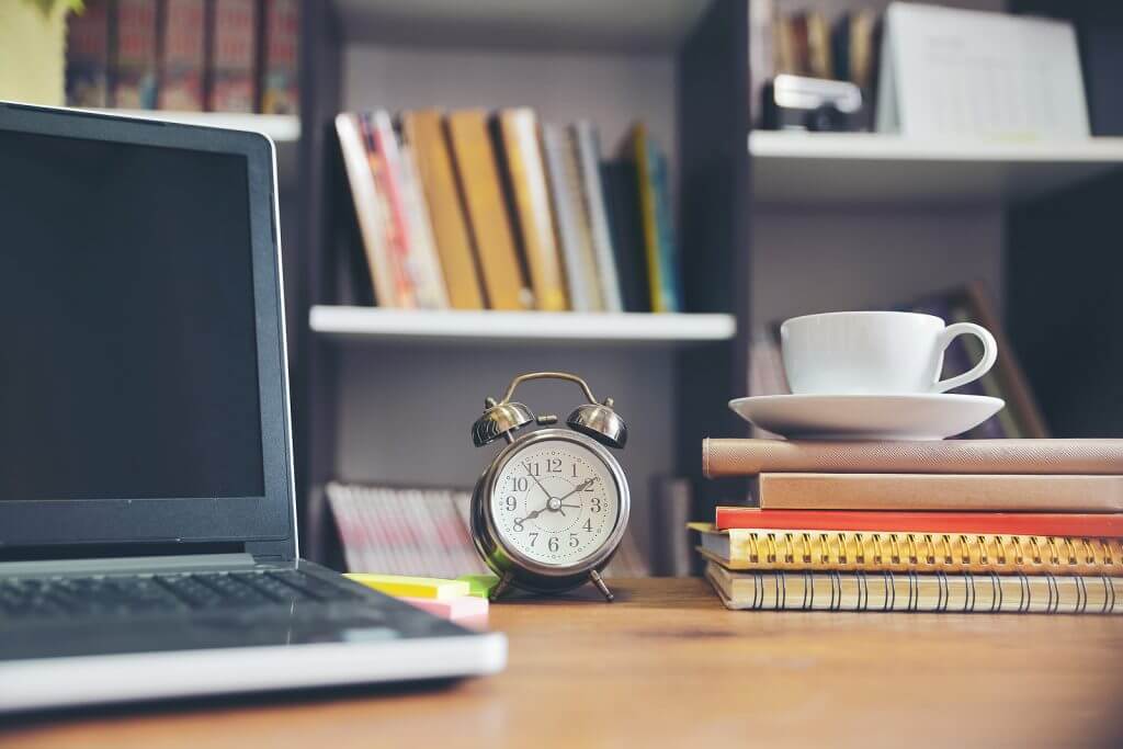 Photo of a desk with office supplies on it. All you need for figure out the 2022 tax filing requirements for expats.