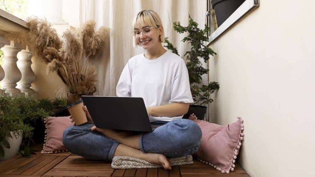 A US expat filing taxes as she sits outside on her balcony. 