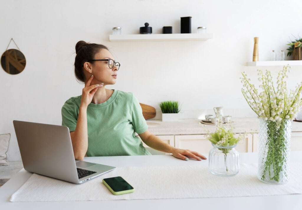 Choosing Between the FEIE and FTC for US Expats